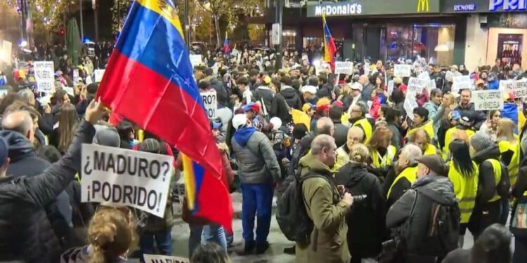 Venezolanos en España marchan en apoyo a María Corina Machado