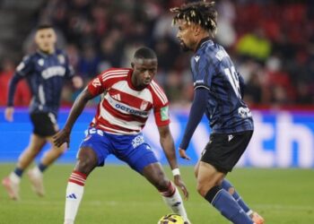 Empate valioso de Ceuta ante Granada: 1-1 en Los Cármenes en una noche de entrega y orgullo