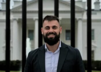 Vox abre expediente a su número dos en Revuelta tras polémica por gastos y filtraciones