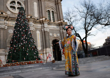 Broma sobre orgía navideña en Shanghai provoca sanciones y censura digital