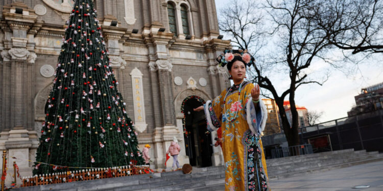 Broma sobre orgía navideña en Shanghai provoca sanciones y censura digital