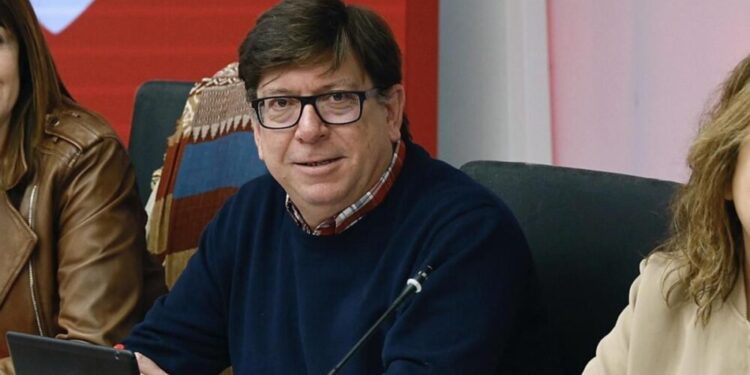 Iker Jiménez analiza la brecha entre el protocolo antiacoso del PSOE y los recientes escándalos internos