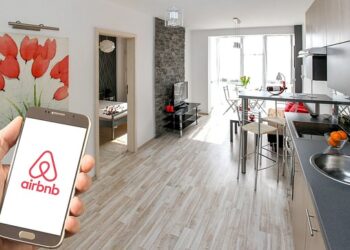 Airbnb, multada con 64 millones por anuncios de pisos turísticos sin licencia