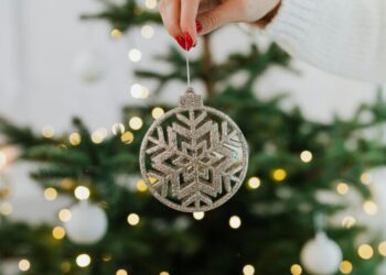 Navidad 2025: La fiebre del «menos es más» desbanca al árbol tradicional con el auge del estilo nórdico y el minimalismo