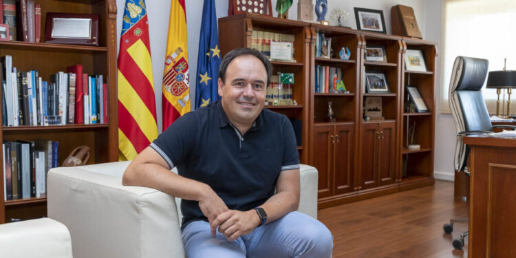 Juanfran Pérez Llorca asume la presidencia de la Generalitat y centra su mandato en el diálogo y la vivienda