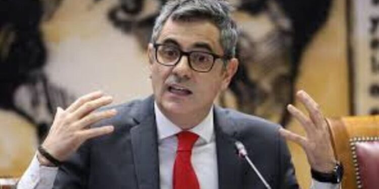 Bolaños acusa al PP de instrumentalizar la comisión del CIS: «Hemos perdido el tiempo con la lavadora de sus escándalos»