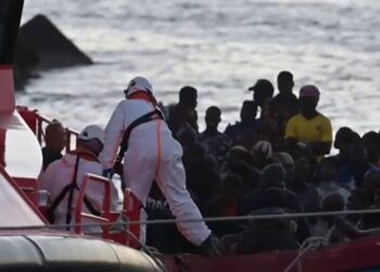 Desembarcan en El Hierro más de 200 migrantes