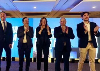 «President, puedes contar con nosotros»: María José Catalá sella la unidad del PP valenciano con Juan Francisco Pérez Llorca