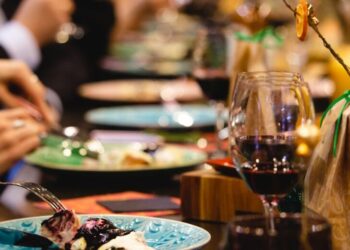 Guía gastronómica de Ceuta: Los mejores restaurantes con menús especiales para Nochebuena, Nochevieja y las comidas festivas