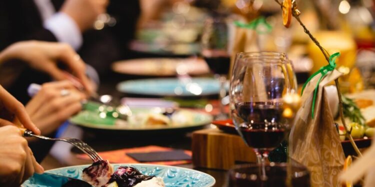 Guía gastronómica de Ceuta: Los mejores restaurantes con menús especiales para Nochebuena, Nochevieja y las comidas festivas