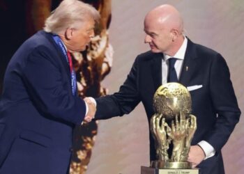 Sorteo del Mundial 2026: Donald Trump recibe el inédito «Premio de la Paz» de la FIFA de manos de Gianni Infantino