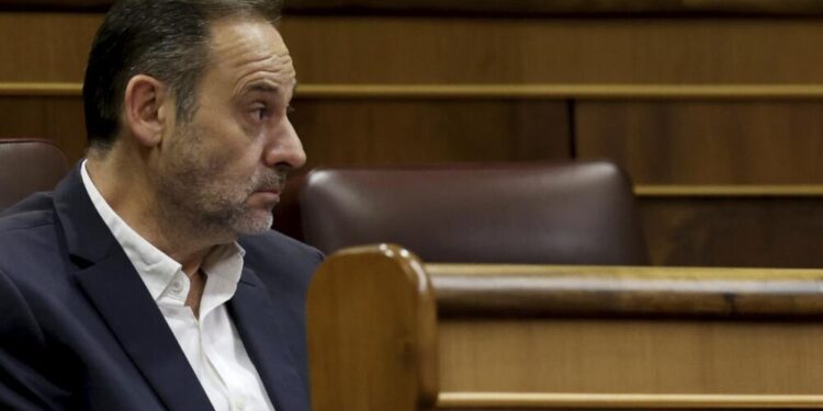 Ábalos queda suspendido en el Congreso: sin sueldo, sin voto y con el escaño en el aire