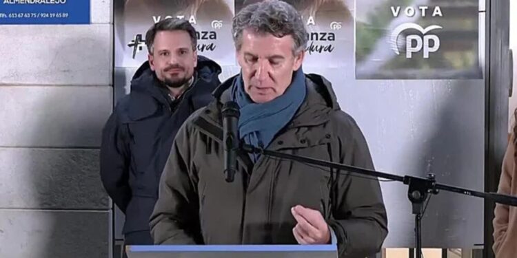 Feijóo sitúa Extremadura como la «primera estación del nuevo ciclo político» y llama a usar el voto para derrotar al sanchismo