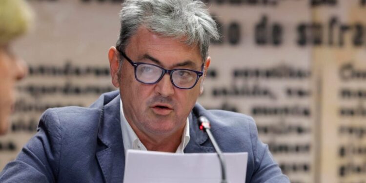 La UCO detiene a Antxon Alonso y mantiene bajo investigación a Leire Díez en la causa por contratos públicos