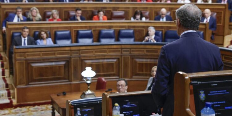 Feijóo y Sánchez chocan en la sesión de control del Congreso bajo la sombra del ‘caso Salazar’ y la sentencia al fiscal general