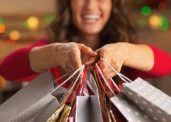 Alarma en el bolsillo: El gasto de Navidad se dispara 100 € y superará los 796 euros por persona en 2025