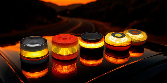 La DGT va más allá de las polémicas balizas V16: llega la baliza V27, y esta sí será gratuita