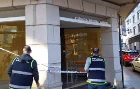 Sospechas de hurto agravan la situación del anestesista detenido por la muerte de una niña en Alzira