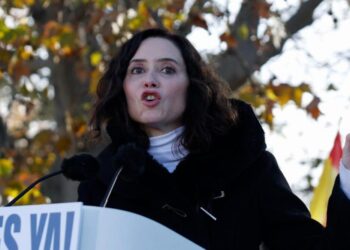 Ex altos cargos del Gobierno de Ayuso citados por la crisis de residencias la próxima semana