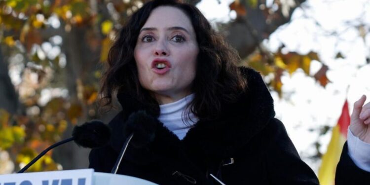 Ex altos cargos del Gobierno de Ayuso citados por la crisis de residencias la próxima semana