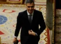El PSOE intenta frenar una crisis galopante con ceses y purgas internas