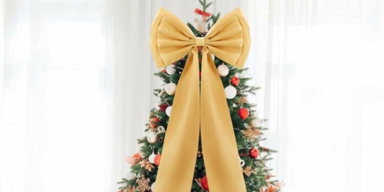 El Lazo XL reemplaza a la estrella en el árbol: La nueva tendencia que impone la elegancia práctica en la Navidad de 2025