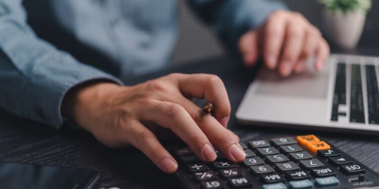 Golpe al bolsillo en 2026: El BOE confirma la subida del MEI que reducirá las nóminas de millones de españoles