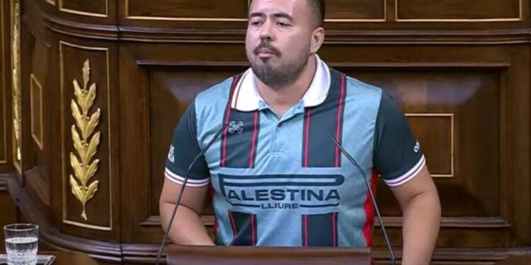 Sumar solicita la comparecencia de Revuelta y Abascal por presuntas irregularidades en donaciones tras la dana