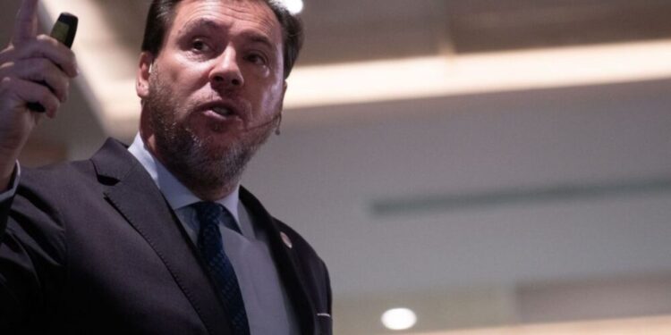 El PP exige a Óscar Puente bonificaciones inmediatas al peaje a Madrid y pide su reprobación por ocultar documentación clave