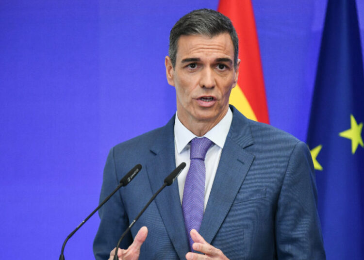 Sánchez advierte que permitir coches de combustión tras 2035 debilita los compromisos climáticos de Europa