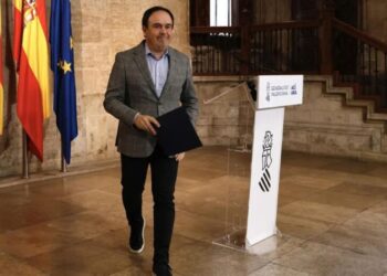 Golpe de efecto de Pérez Llorca: El nuevo president de la Generalitat debuta con una visita a la zona cero, descolocando al Gobierno Central