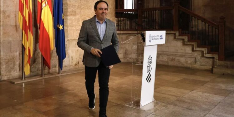 Golpe de efecto de Pérez Llorca: El nuevo president de la Generalitat debuta con una visita a la zona cero, descolocando al Gobierno Central