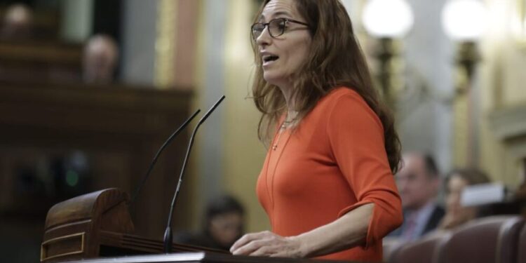 El PP registra una moción en el Senado para reprobar a Mónica García por «incompetencia» y la paralización del Estatuto Marco