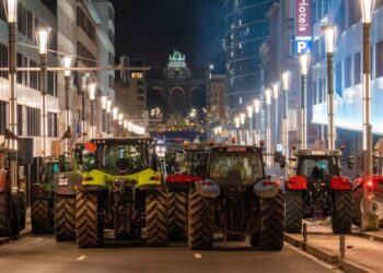 El campo sitia Bruselas contra el pacto con Mercosur y el tijeretazo del 20% en las ayudas de la PAC