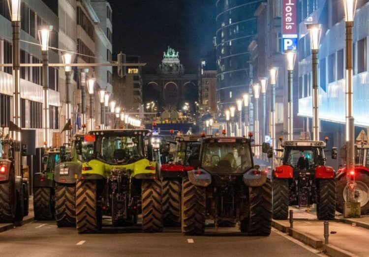 El campo sitia Bruselas contra el pacto con Mercosur y el tijeretazo del 20% en las ayudas de la PAC