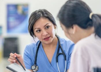 Sanidad en el aire: El motivo por el que miles de médicos admitidos se quedarán sin plaza MIR este año