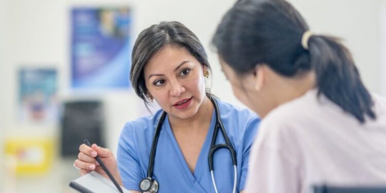 Sanidad en el aire: El motivo por el que miles de médicos admitidos se quedarán sin plaza MIR este año