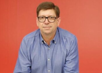 Máxima tensión en el PSOE: Las feministas exigen llevar a Fiscalía las denuncias contra Salazar tras borrar Ferraz su sueldo de 6.700 €