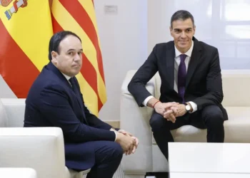 Sánchez y Pérez Llorca acuerdan crear una comisión mixta para la recuperación tras la DANA