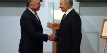 El amigo y asesor de Trump con vínculos a Putin guió a Rusia sobre cómo influir en el presidente