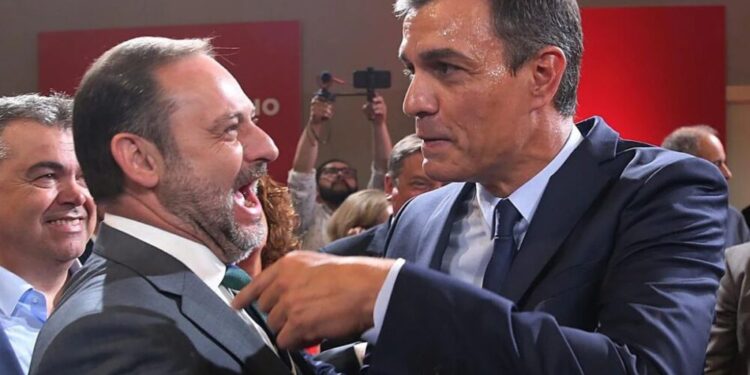 «El putero» vs. «El guapo»: La trama de hidrocarburos relata a la UCO un duro enfrentamiento entre Ábalos y Sánchez por la destitución del exministro