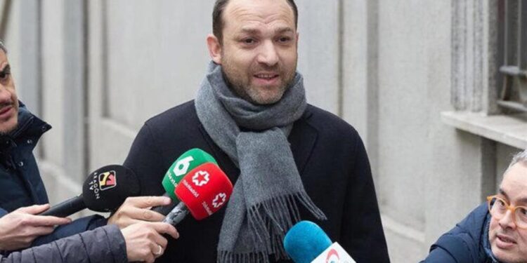 Víctor Ábalos niega haber actuado como testaferro de su padre y justifica la transferencia de 20.000 euros