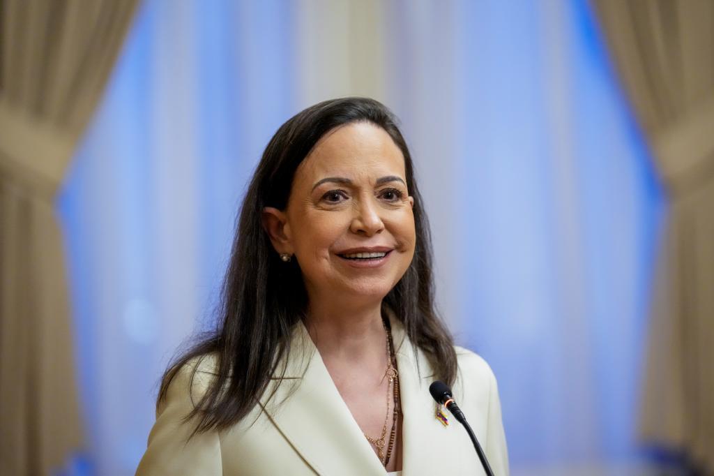 María Corina Machado regresa a Venezuela tras casi diez meses fuera del país María Corina Machado regresa a Venezuela tras casi diez meses fuera del país