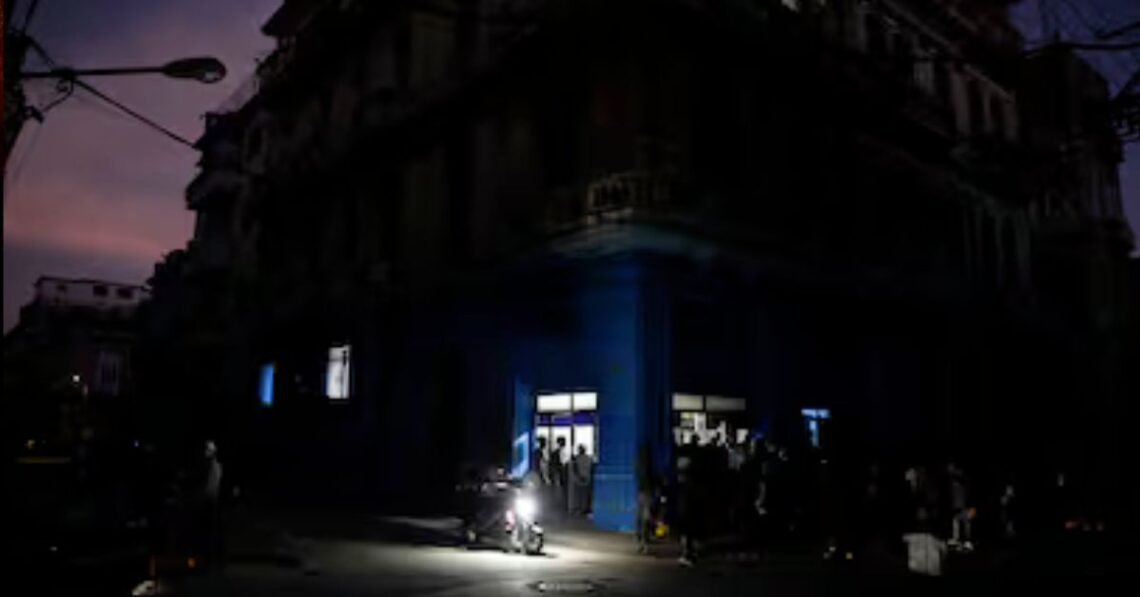 Cuba se queda a oscuras: un colapso total del sistema eléctrico deja a toda la isla sin luz Cuba se queda a oscuras: un colapso total del sistema eléctrico deja a toda la isla sin luz