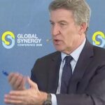 Feijóo vincula la inmigración a la economía, rechaza la vía irregular y exportará la ley de Ayuso sobre el «no nacido»