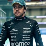 Fernando Alonso se reafirma en Aston Martin y denuncia el «abuso en redes sociales» hacia el equipo
