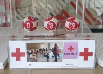 La Casa de Ceuta en Algeciras inaugura su Cruz de Mayo