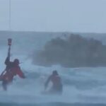 Rescatadas cuatro personas, dos de ellas menores, en la playa de La Franca en Asturias