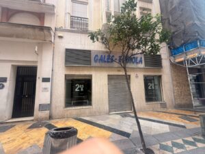 Ceuta baja la persiana tras la entrada masiva: supermercados y comercios cierran por precaución