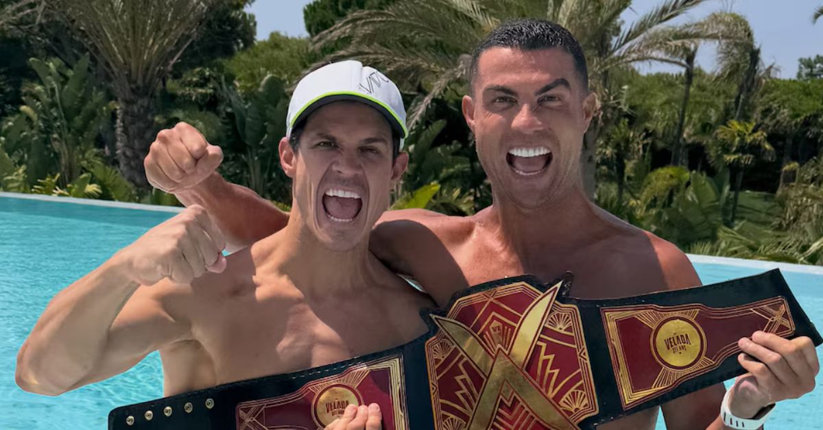 Edu Aguirre y Cristiano Ronaldo con el cinturón de La Velada del Año VI